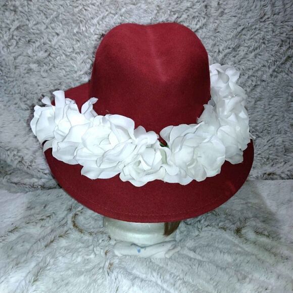 Doeskin felt hat,1980's , 100% wool. Made in the USA. Burgundy w white flowers - Picture 6 of 6